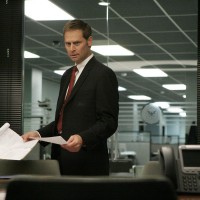 Jeffrey Nordling as Larry Moss in 24 Season 7 Episode 10