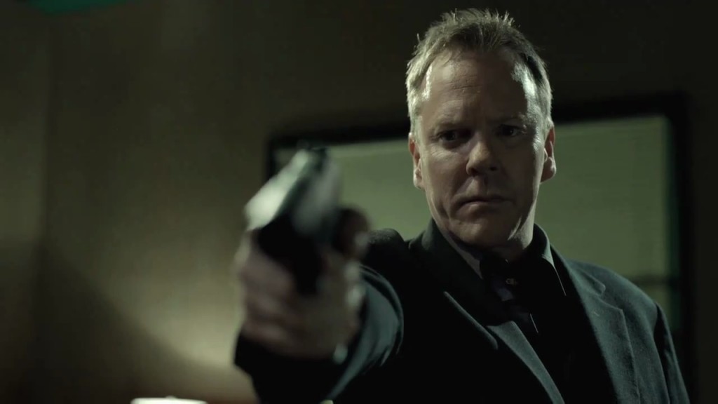 Kiefer Sutherland in The Confession pointing gun