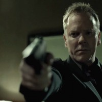 Kiefer Sutherland in The Confession pointing gun