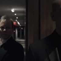 Kiefer Sutherland in The Confession sneaking up on victim