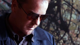 Jack Bauer in shades 24 Season 5 Episode 2