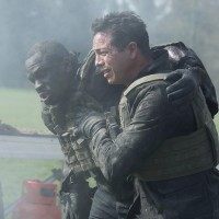 Steve Navarro (Benjamin Bratt) helps Erik Ritter (Gbenga Akinnagbe) in 24: Live Another Day Episode 5