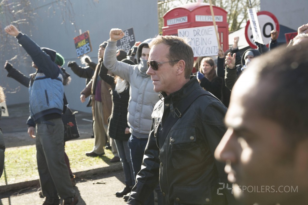 Jack Bauer with protestors in 24: Live Another Day Episode 3