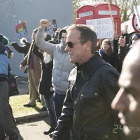 Jack Bauer with protestors in 24: Live Another Day Episode 3