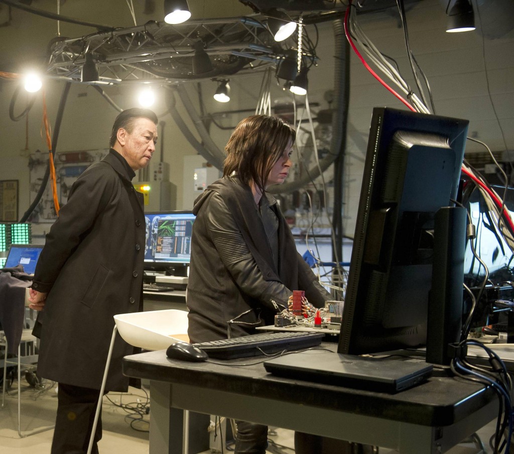 Chloe (Mary Lynn Rajskub) is forced to help Cheng Zhi (Tzi Ma) In 24: Live Another Day Episode 10