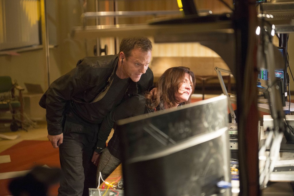 Jack Bauer (Kiefer Sutherland) captures Margot Al-Harazi (Michelle Fairley) in 24: Live Another Day Episode 9