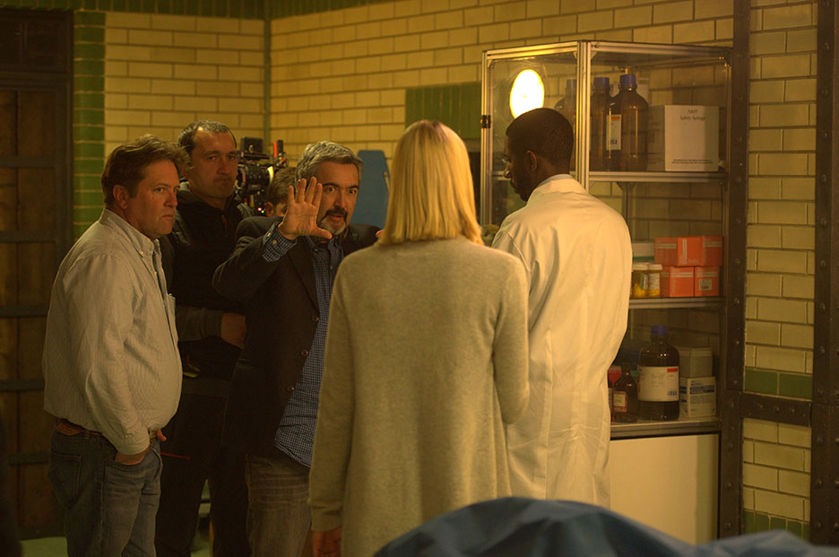 Jon Cassar directs Yvonne Strahovski in 24: Live Another Day Episode 8 (Behind the Scenes)