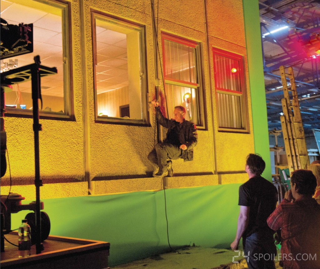 Kiefer Sutherland hanging from a rope in 24: Live Another Day (Behind the Scenes)