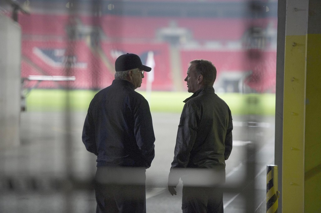 President Heller and Jack Bauer in Wembley Stadium in 24: Live Another Day Episode 9