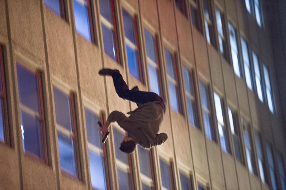 Stuntman thrown out of window, behind the scenes of 24: Live Another Day Episode 9