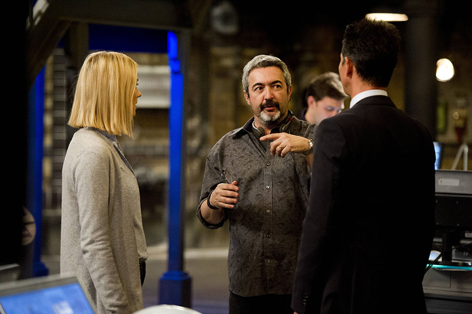 Jon Cassar directs Yvonne Strahovski and Benjamin Bratt in 24: Live Another Day Episode 8