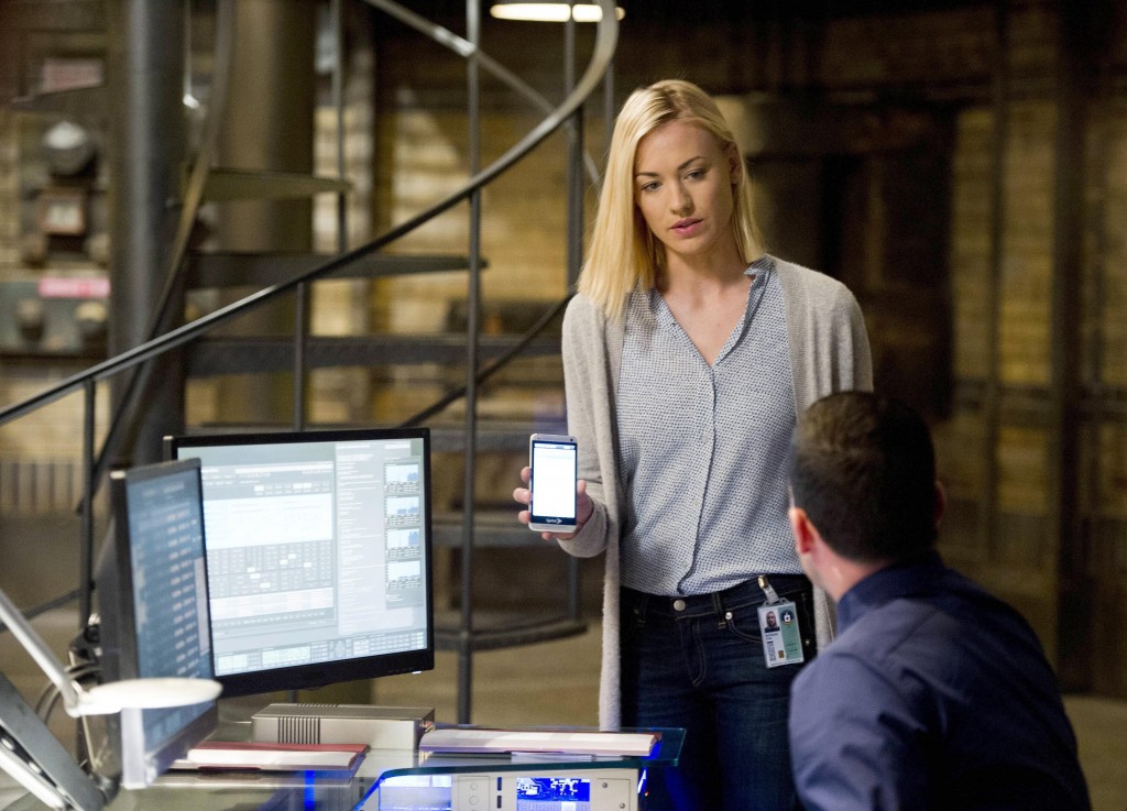 Kate Morgan (Yvonne Strahovski) has information sent to Chloe in 24: Live Another Day Episode 8