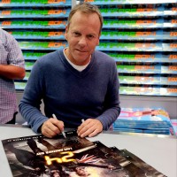 Kiefer Sutherland signing autographs at San Diego Comic-Con 2014