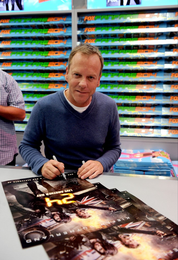 Kiefer Sutherland signing autographs at San Diego Comic-Con 2014