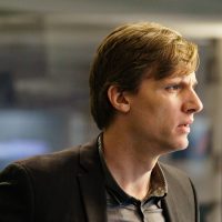 Teddy Sears as CTU Director Keith Mullins in 24: Legacy Episode 2