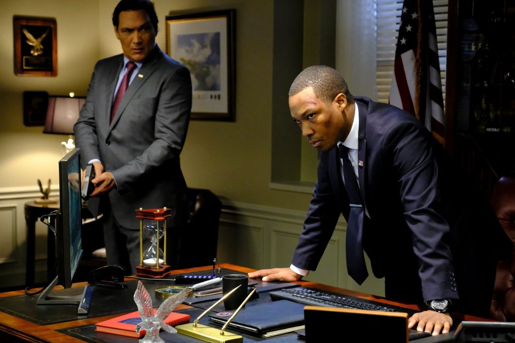 Jimmy Smits as John Donovan and Corey Hawkins as Eric Carter in 24: Legacy Episode 11